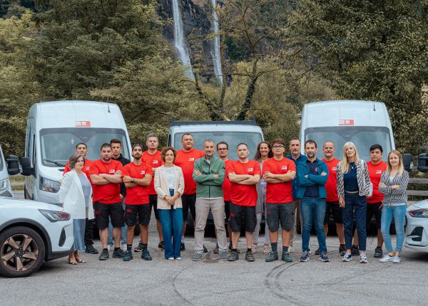 team martocchi serramenti con mezzi aziendali